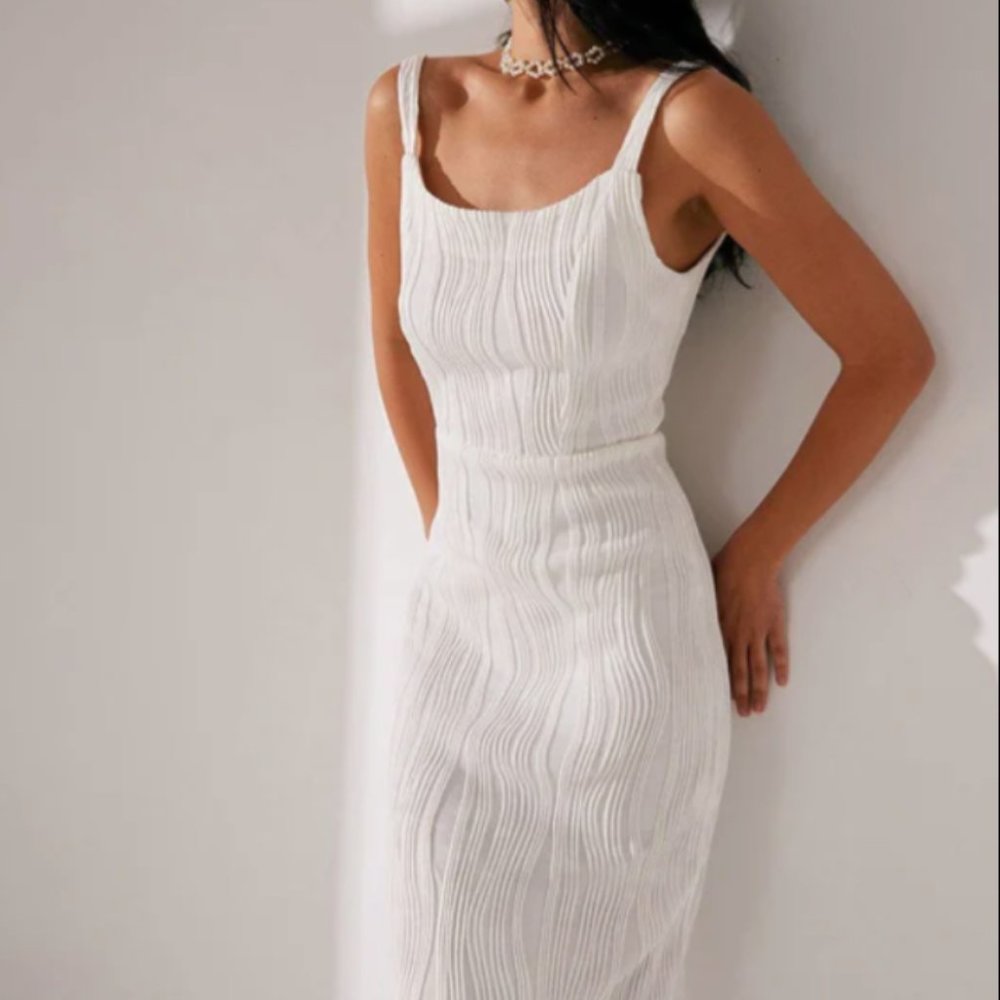 The Water Ripple Textured White Backless Midi Dress